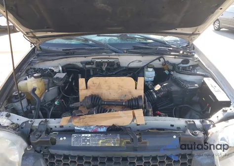 2005 Ford Escape Xlt from USA, damaged, VIN 1FMYU03185DA14767